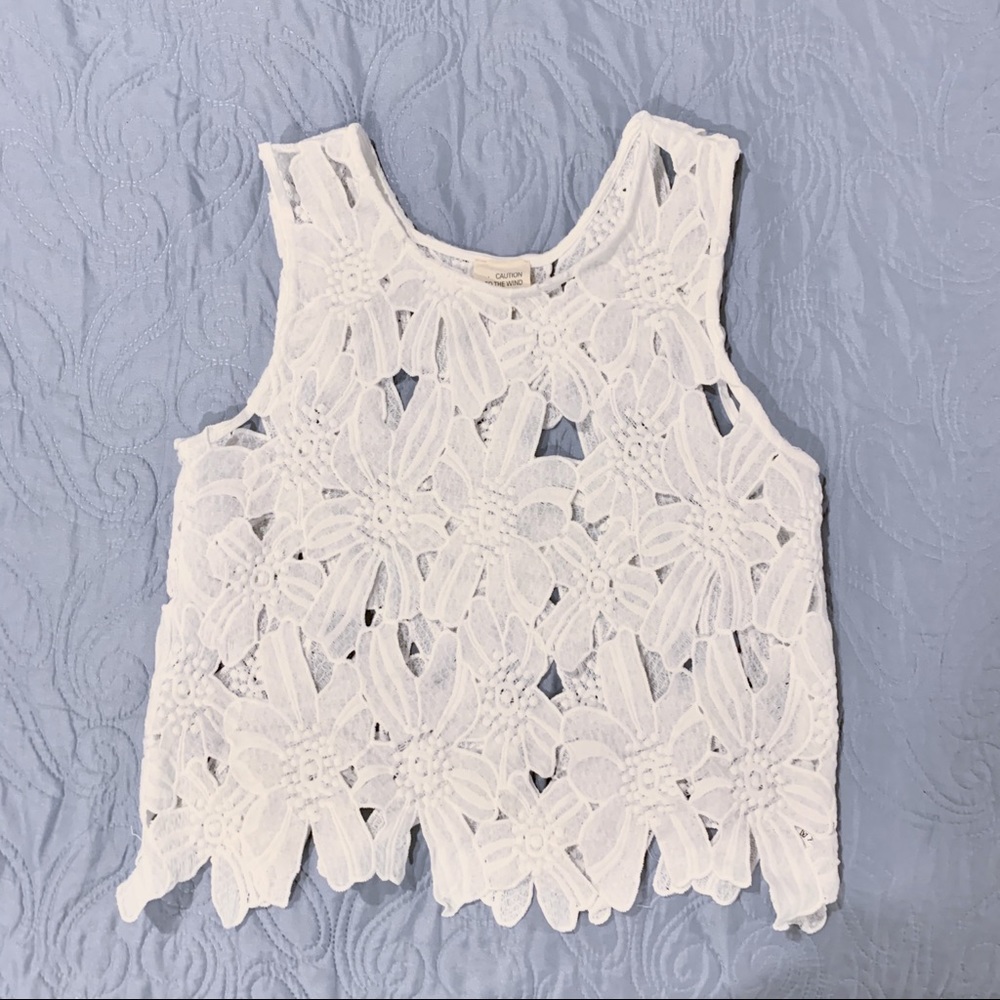 💫 Preppy White Flower Top